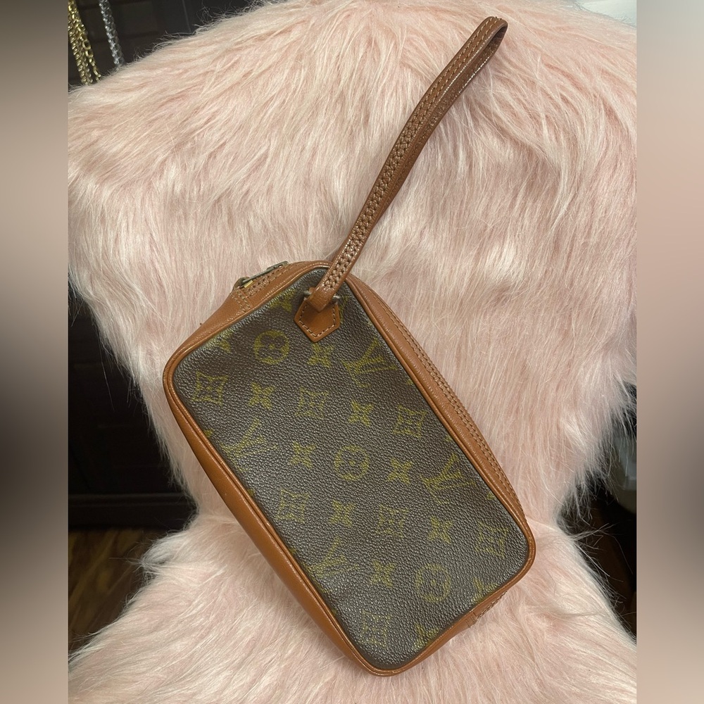 Louis Vuitton Wallet Pochette - authentic